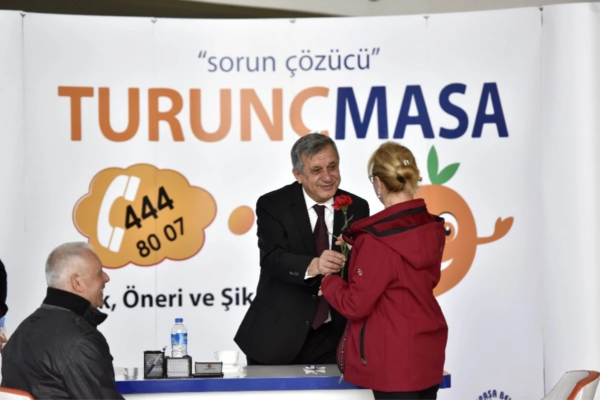 Muratpaşa Belediyesi Başkanvekili Cephaneci\'den Kadınlara Karanfil