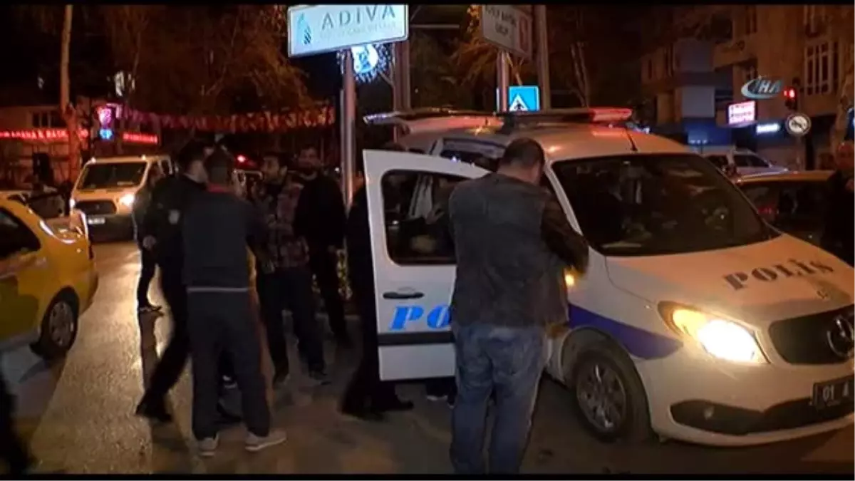 Otomobil Polis Aracına Çarptı: 1\'i Kadın 3 Polis Memuru Yaralandı