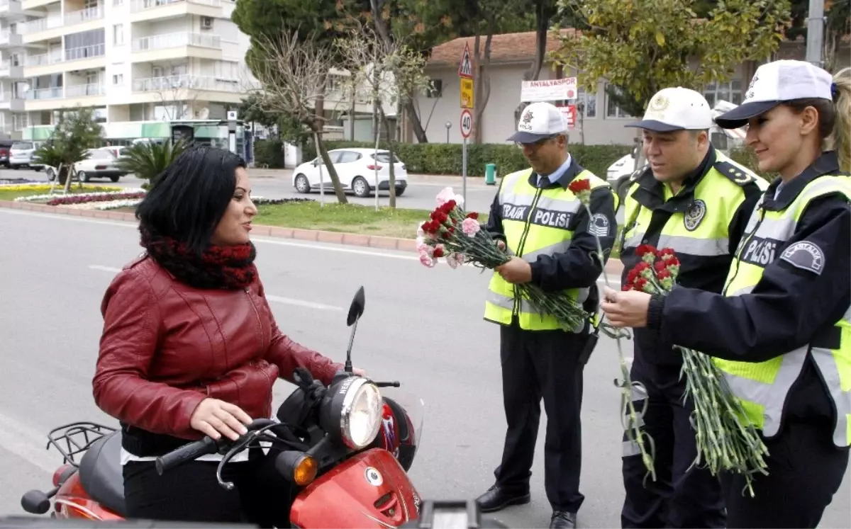 Polisin Durdurduğu Kadınlar Neye Uğradığını Şaşırdı