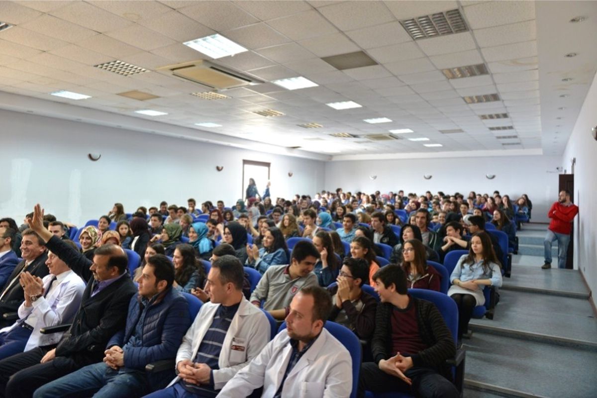 Rektör Elmas Anadolu Lisesi\'nde Söyleşiye Katıldı