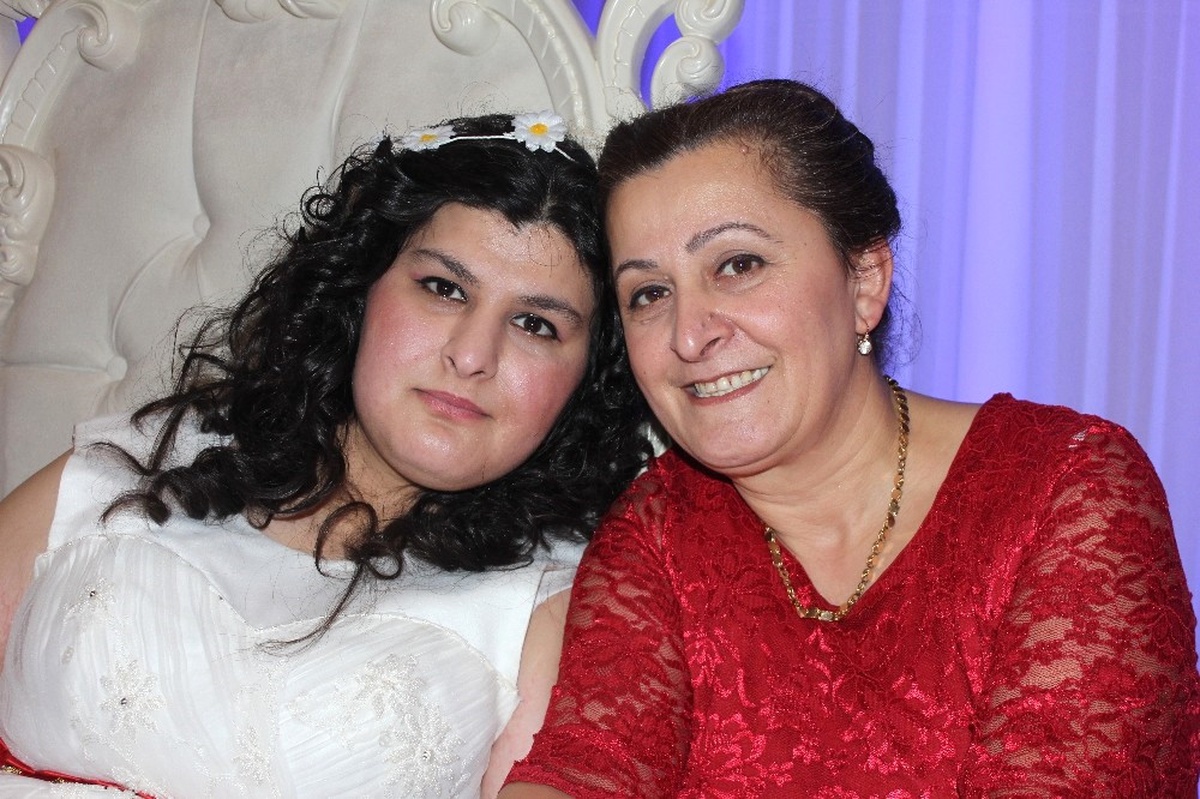 Rize\'de Zihinsel Engelli Kızın Gelinlik Giyme Hayali Dünya Kadınlar Günü\'nde Gerçek Oldu