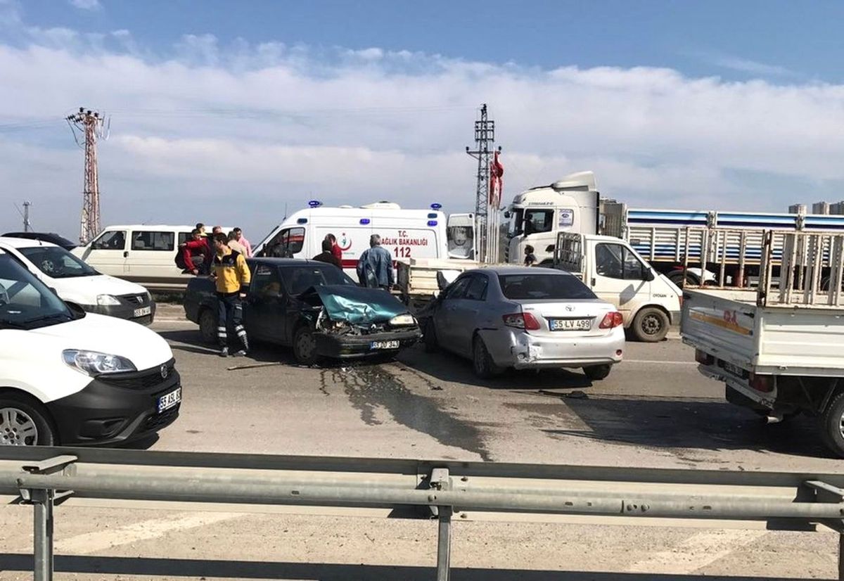 Samsun\'da Trafik Kazası: 3 Yaralı