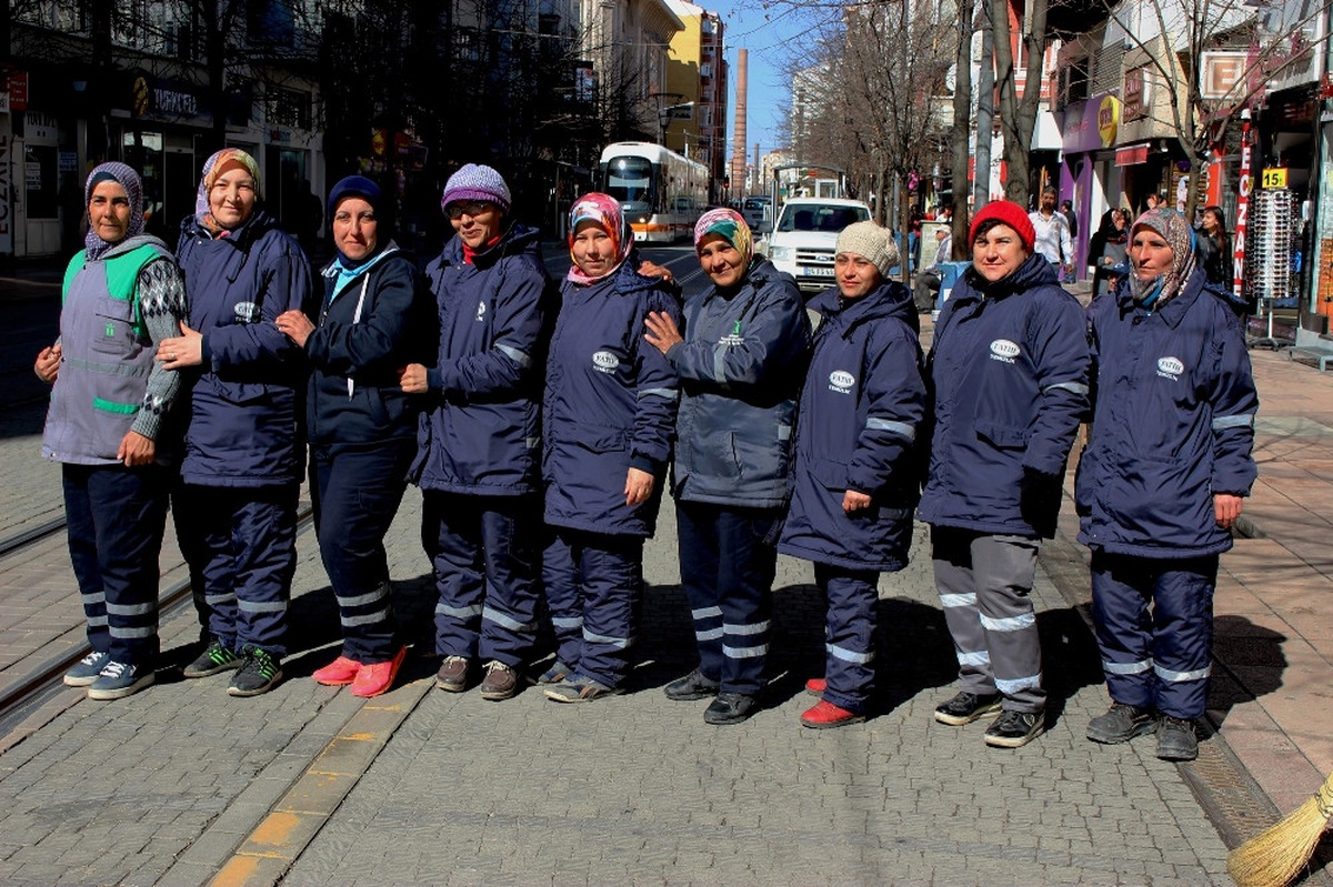 Sokakların Emekçi Kadınları Kadınlar Gününe Çalışıyor