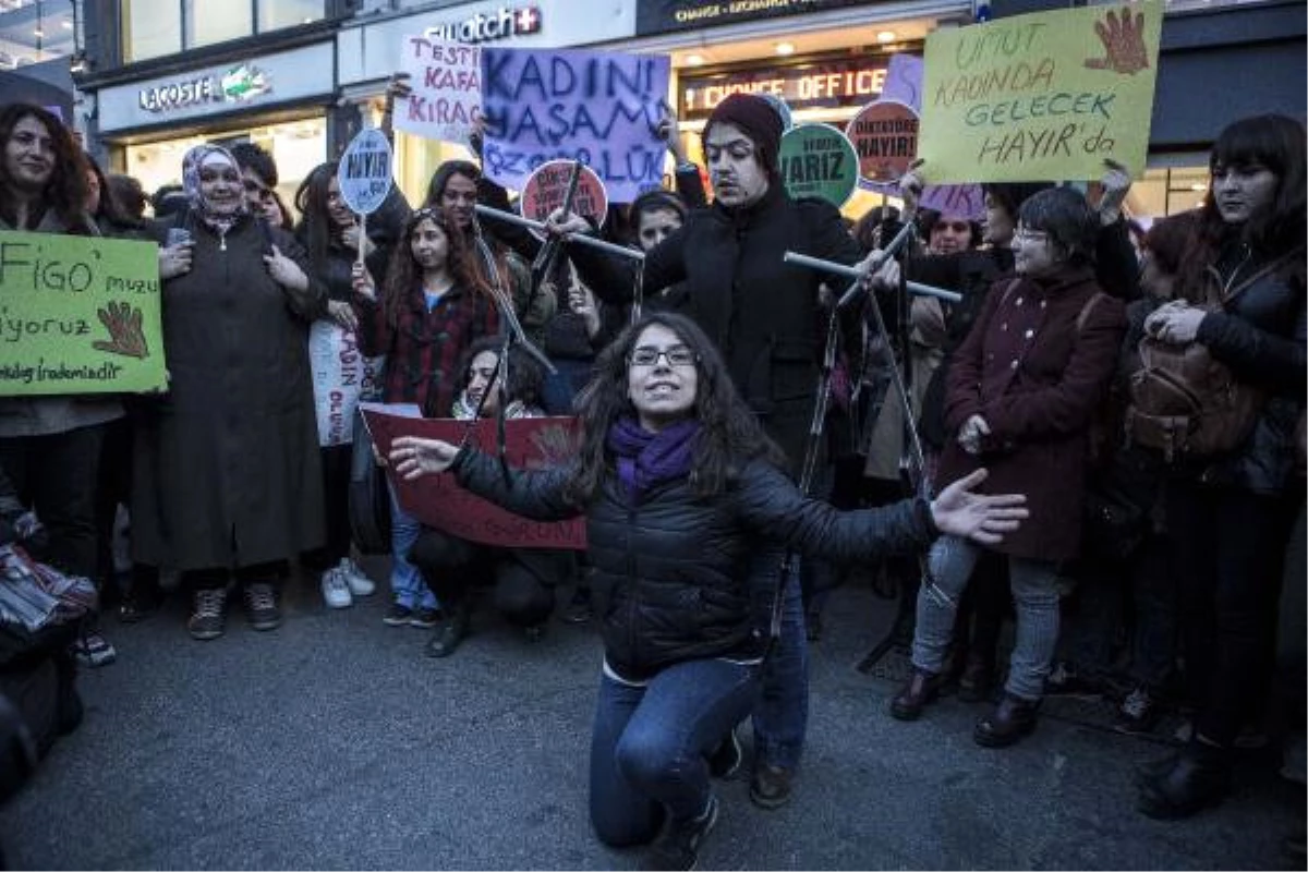 Taksim\'de Kadınlardan 8 Mart Yürüyüşü...