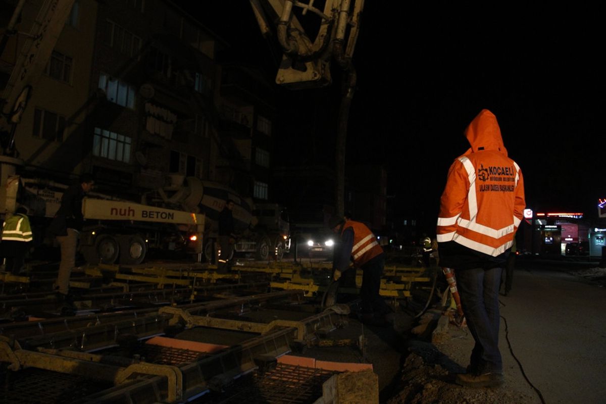 Tramvay hattına 5 bin m3 beton döküldü