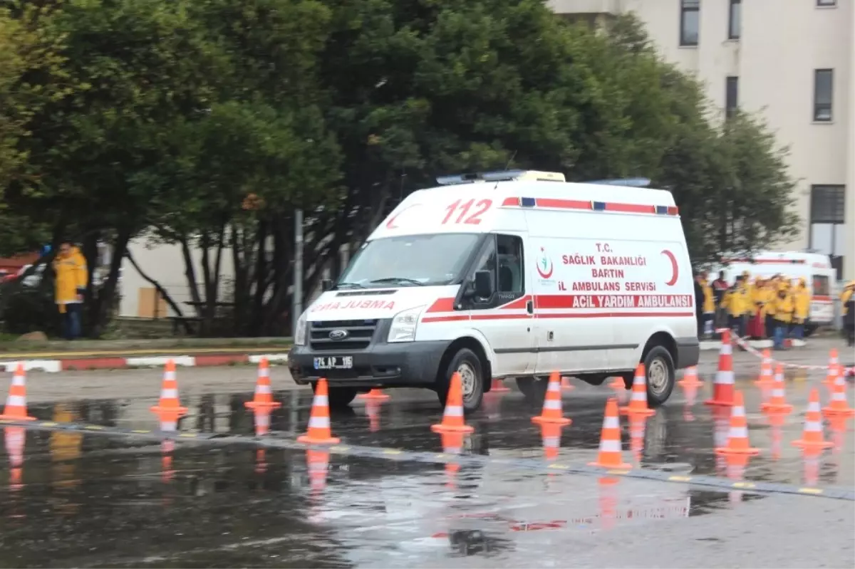 Yüksekokul Öğrencileri Ambulans Eğitimi Aldı