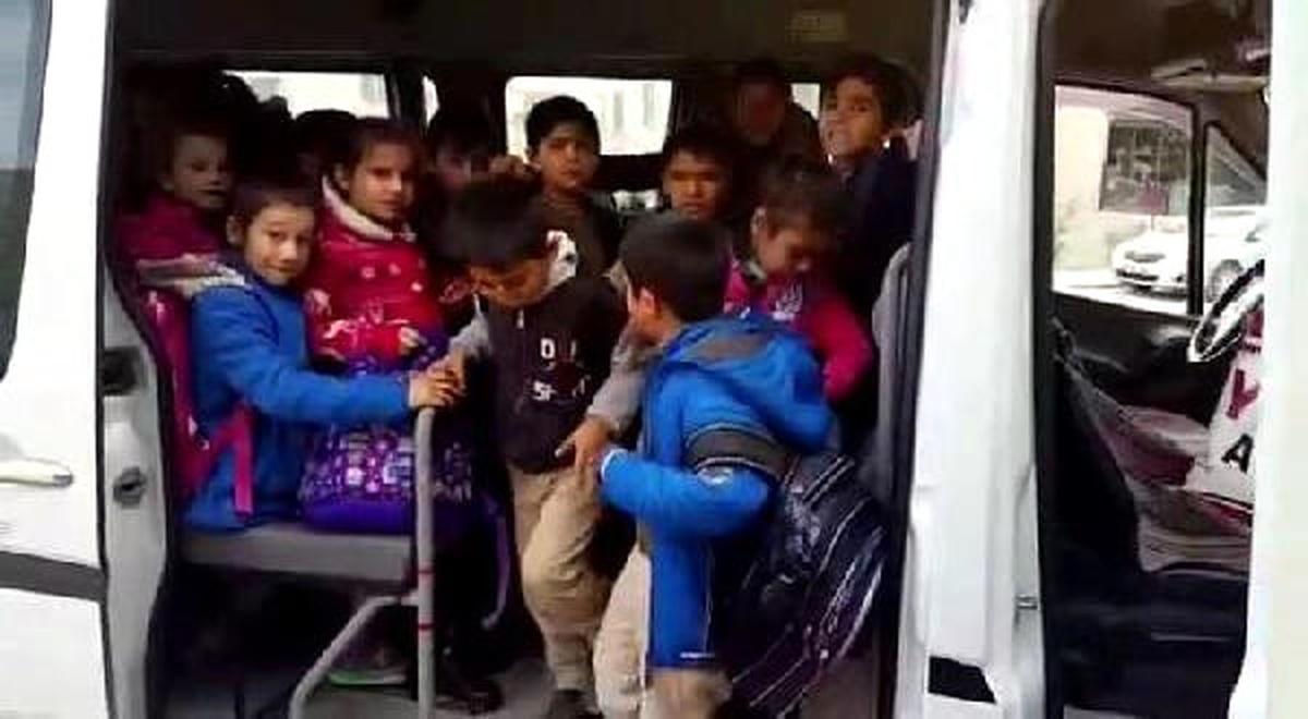 Adana\'da 17 Kişilik Servisten 48 Öğrenci Çıktı