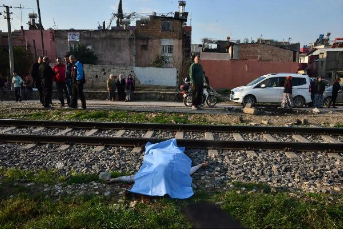 Adana\'daki Tren Kazasında Ölen Genç Kız Defdenildi