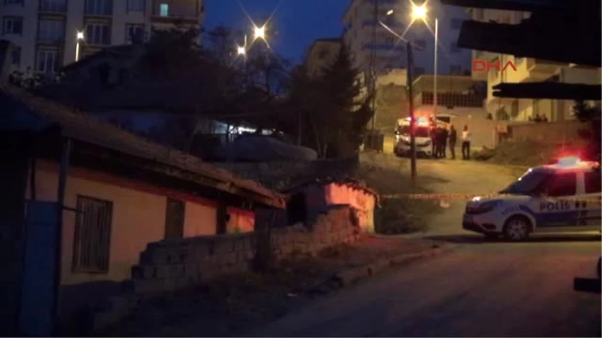 Ankara\'da Polisten Kaçıp Çatıya Çıkan Kişi Havaya Ateş Açtı