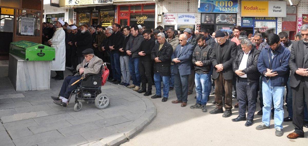 Antalya\'da Öldürülen Kadın Kahramanmaraş\'ta Toprağa Verildi