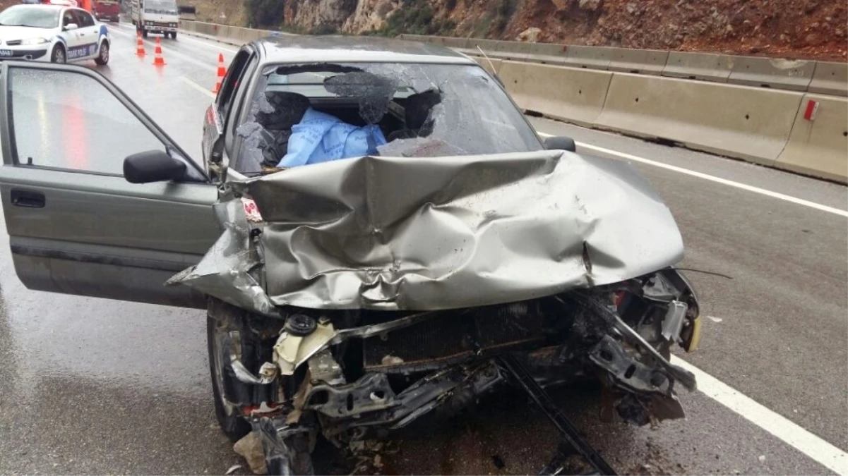 Antalya\'da Trafik Kazası: 1 Ölü, 5 Yaralı