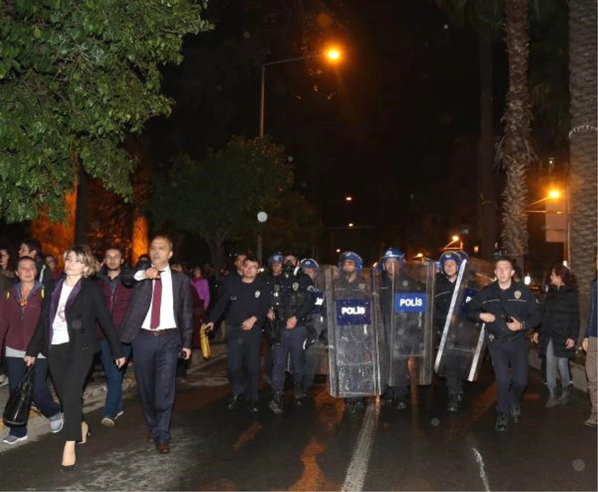 Antalya\'da Yürümek İsteyen Kadınlara Polis Müdahalesi