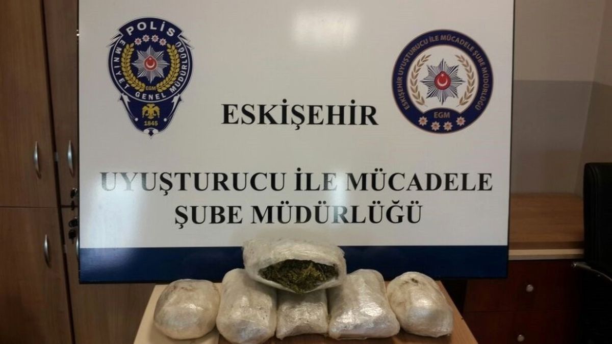 Araç Lastiğinden 4 Kilo Uyuşturucu Çıktı
