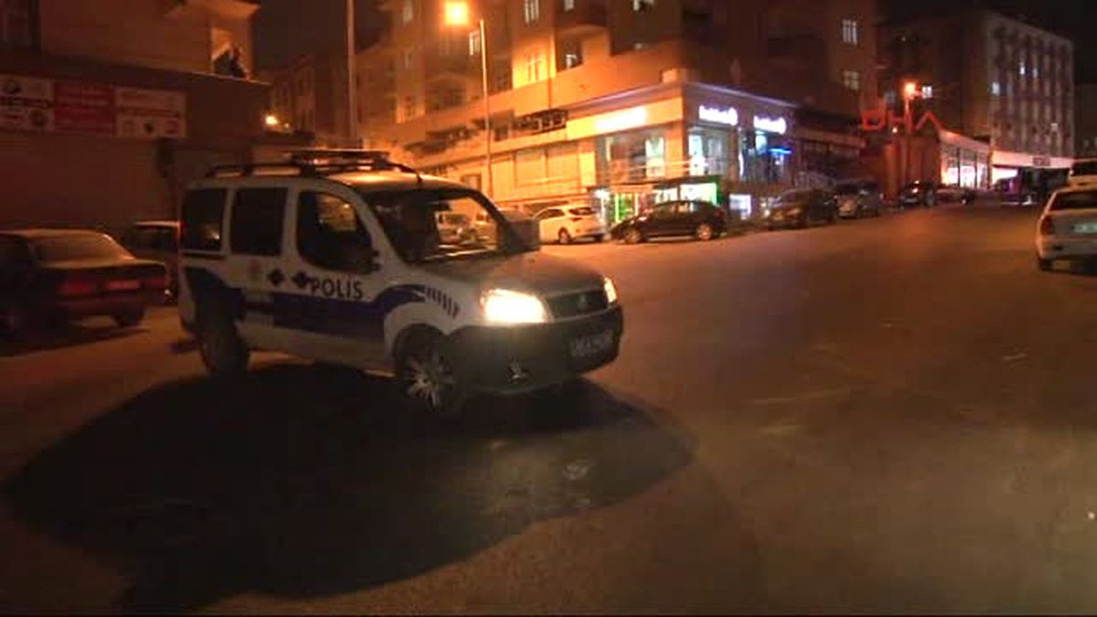Ataşehir\'de Polis Aracına Doğru Ateş Açıldı