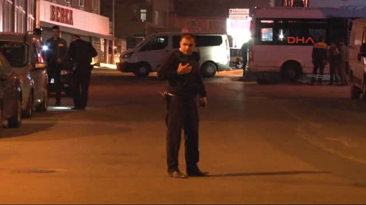 Ataşehir\'de Polis Aracına Silahlı Saldırı