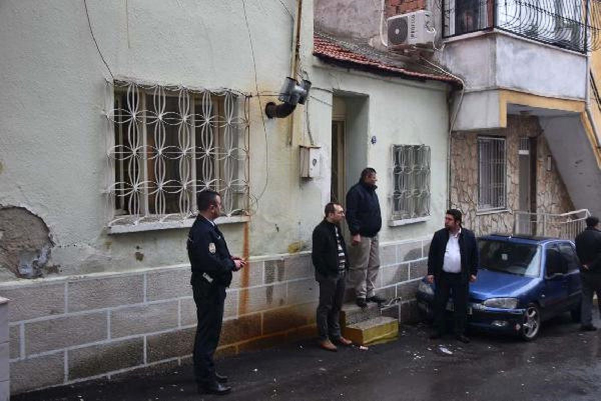 Baba ile Oğlu Sobadan Sızan Gazdan Zehirlendi