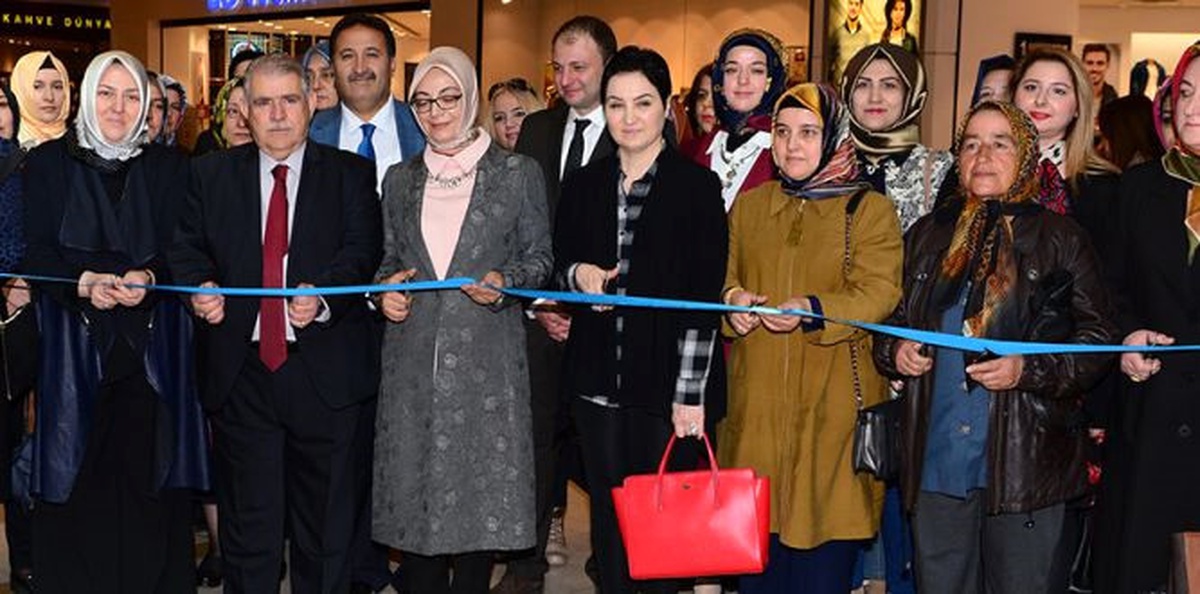Balıkesir\'de Kadın" Fotoğraf Sergisi Açıldı