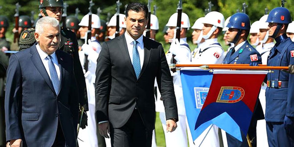 Başbakan Binali Yıldırım Kıbrıs\'ta Resmi Törenle Karşılandı