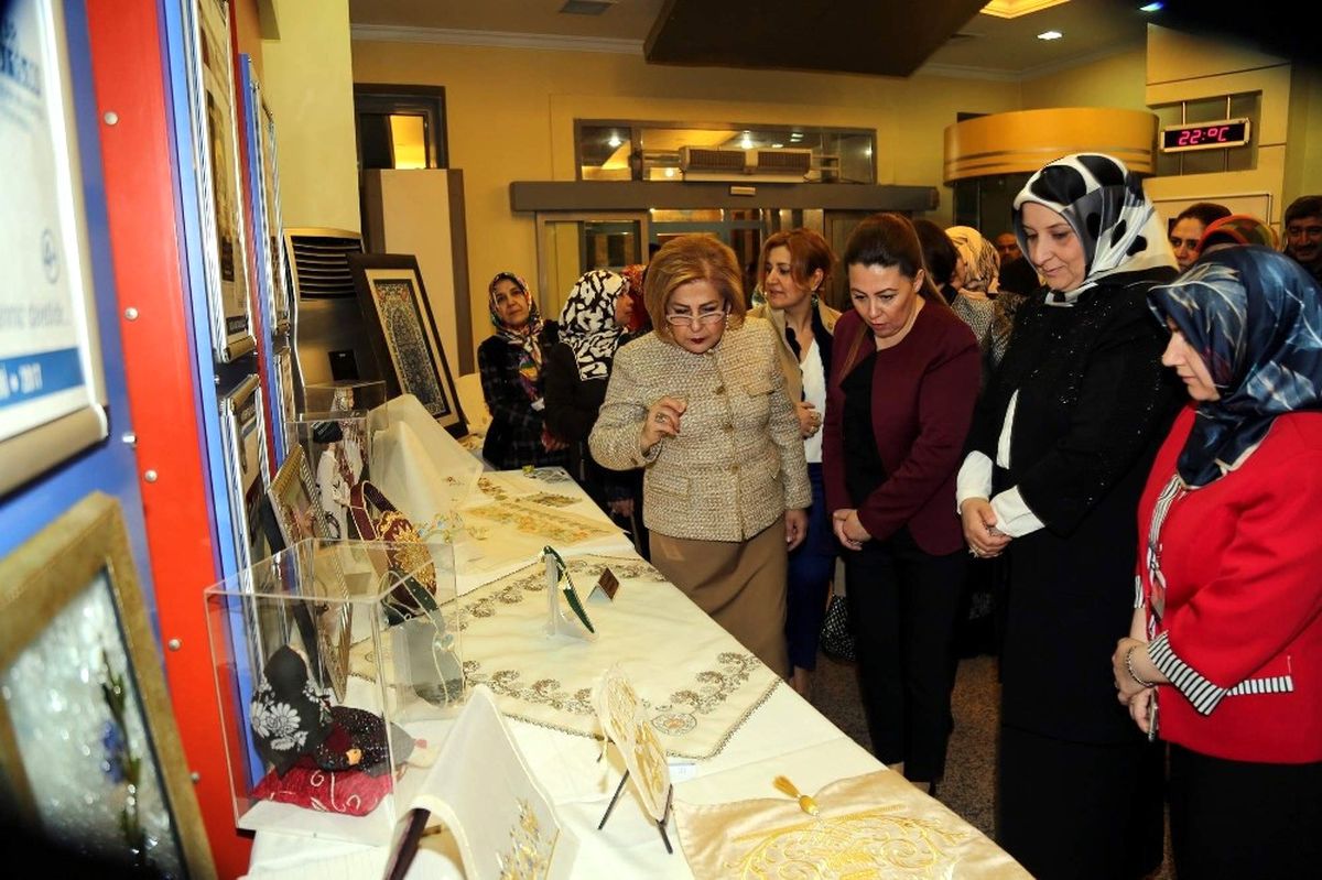 Başkan Çelik\'in Eşi İkbal Çelik Kayseri Olgunlaşma Enstitüsü\'nün Programına Katıldı