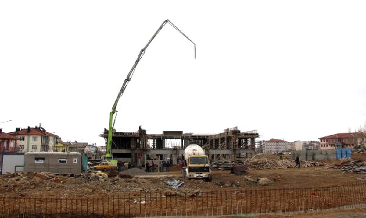 Beton Dökülürken İnşaat Çöktü; 3 İşçi Yaralandı