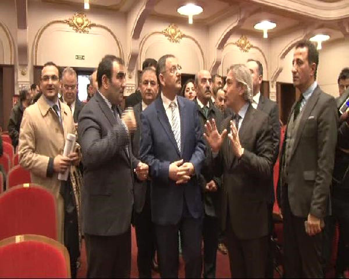 Çevre ve Şehircilik Bakanı Özhaseki Yenilenen Emek Sineması\'nı Ziyaret Etti