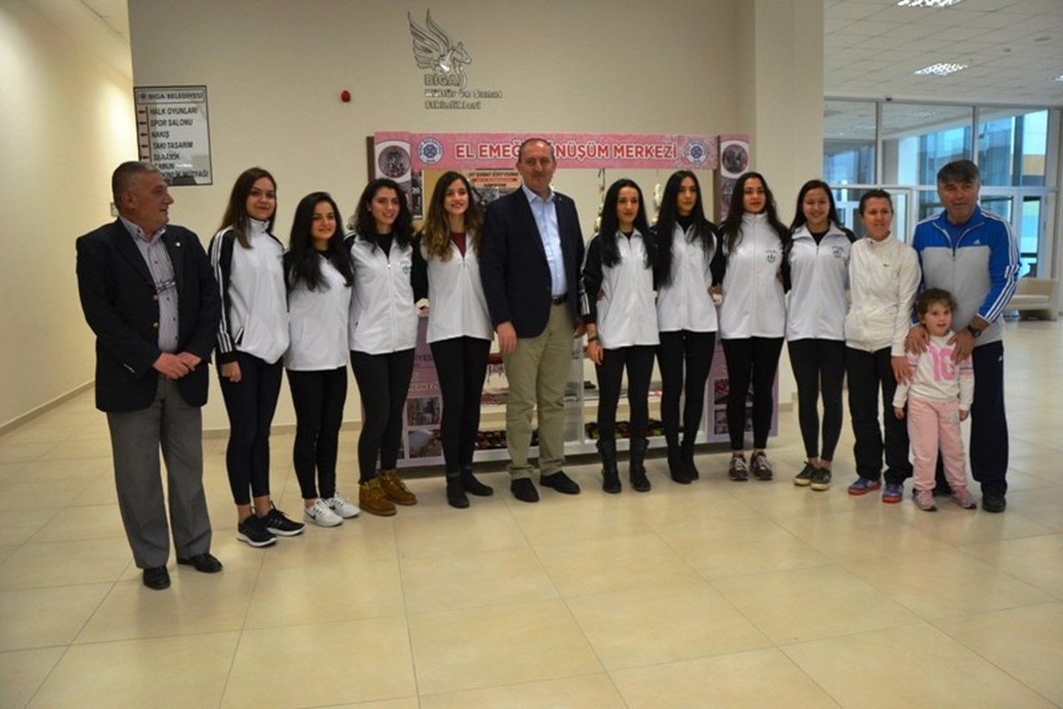 Çiçeklidedespor Bayan Voleybol Takımı Altınla Ödüllendirildi