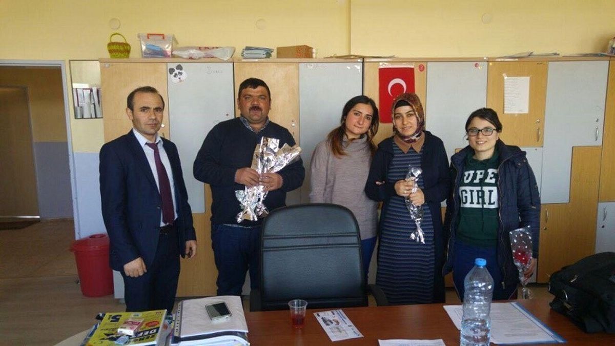 Çıldır Belediyesi Kadınlara Gül Dağıttı