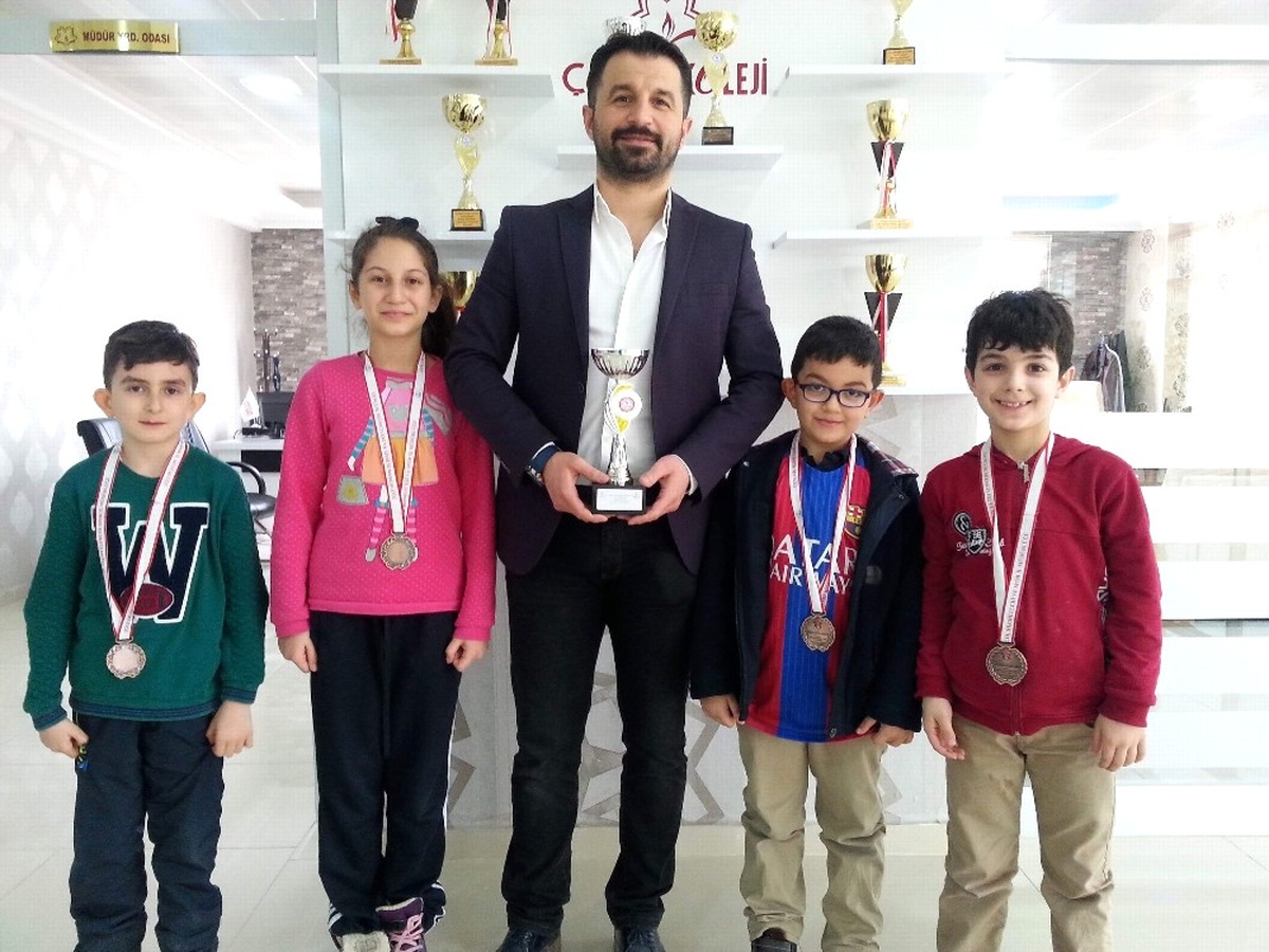 Çözüm Koleji, Futbol ve Satranç Turnuvalarında Adından Söz Ettirdi