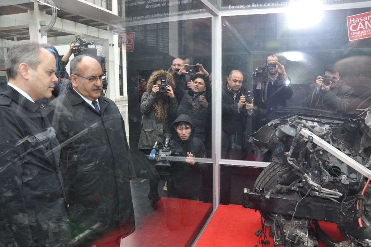 Darbecilerin Tankla Ezdiği Araç Ümraniye\'de Sergileniyor