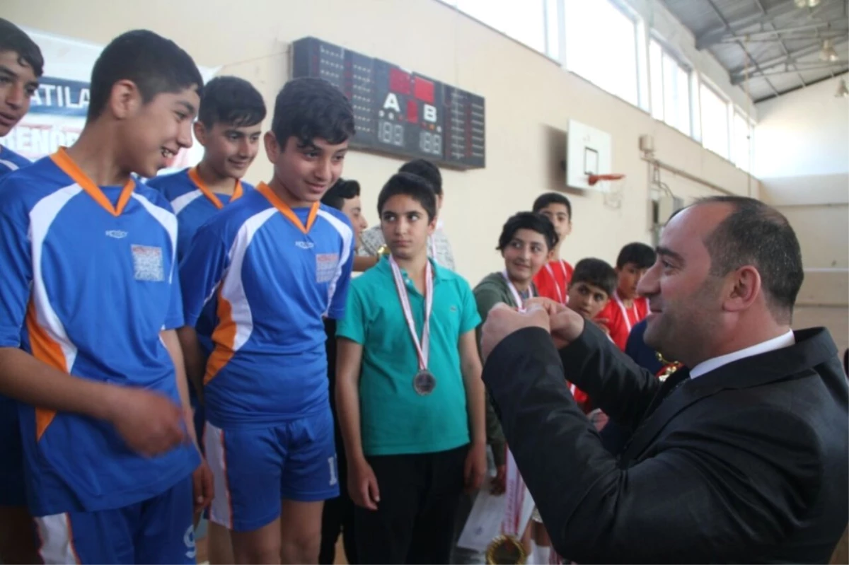 Diyarbakır\'da Badminton Yıldızlar Müsabakaları Tamamlandı