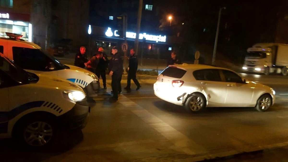 Dur\' İhtarına Uymayan Çalıntı Otomobil Polisi Harekete Geçirdi