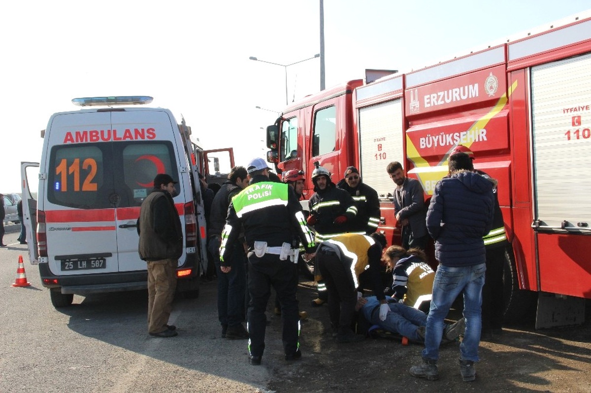 Erzurum\'da Tır ile Otomobil Çarpıştı: 5 Yaralı