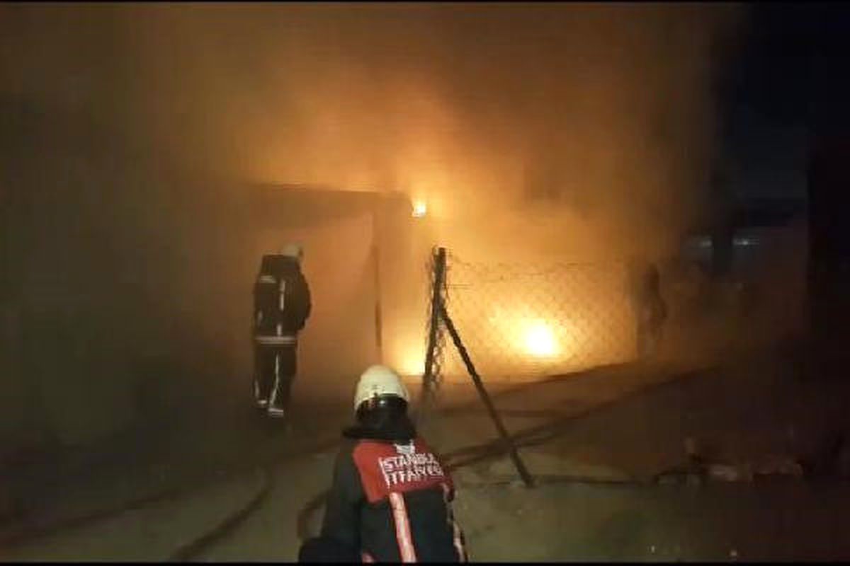 Esenyurt\'ta Hurdalık Alev Alev Yandı
