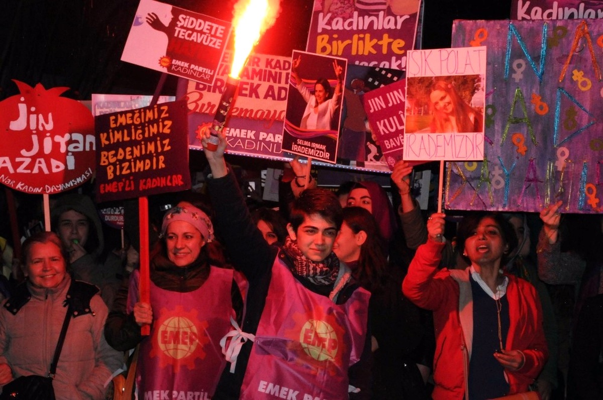 Eskişehirli Kadınlar 8 Mart\'ı Coşkuyla Kutladı