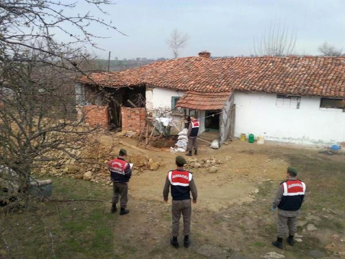 Evlerinin Altında Define Arayan Karı-koca Gözaltın Alındı
