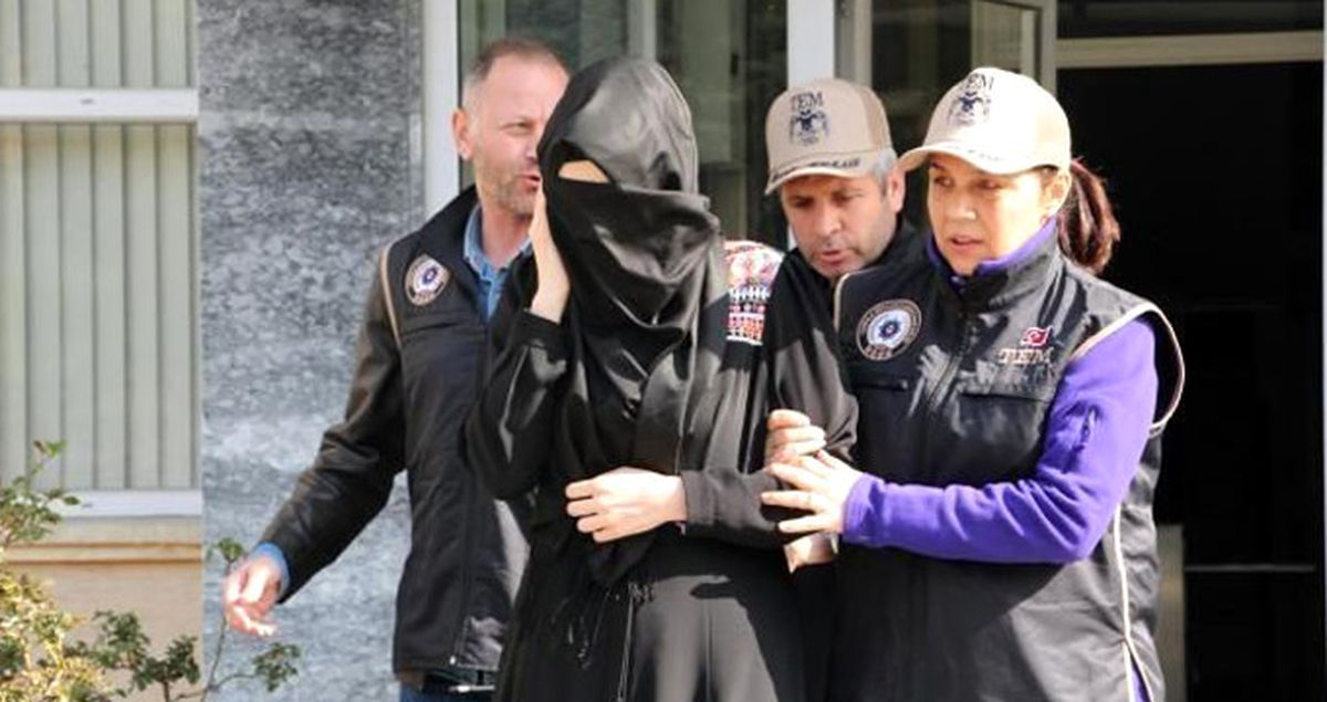 Fetö\'den Tutuklanan Babasını Görmeye Gitti, Gözaltına Alındı (2)