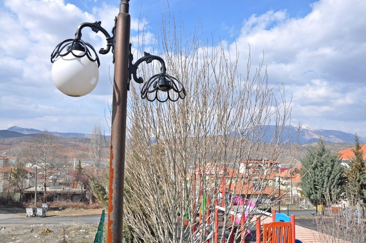Gölpark\'ın Lambalarına Zarar Verildi