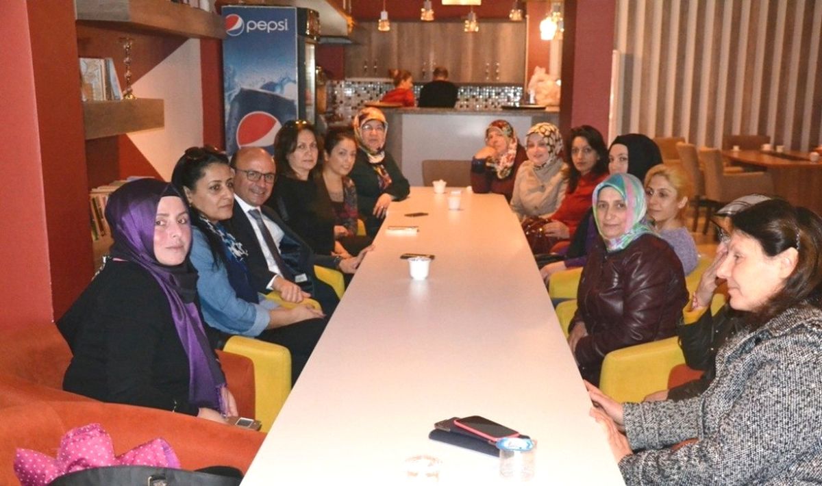 Gönüllü Kadınlar \'Evet\' İçin Çalışıyor