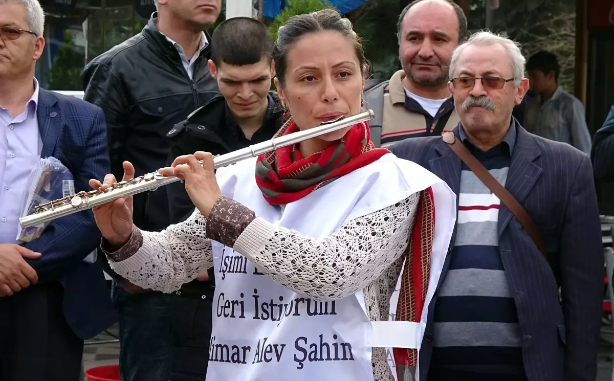 İhraç Edilen Mimar, Oturma Eyleminde Dünya Kadınlar Günü\'nü Kutladı