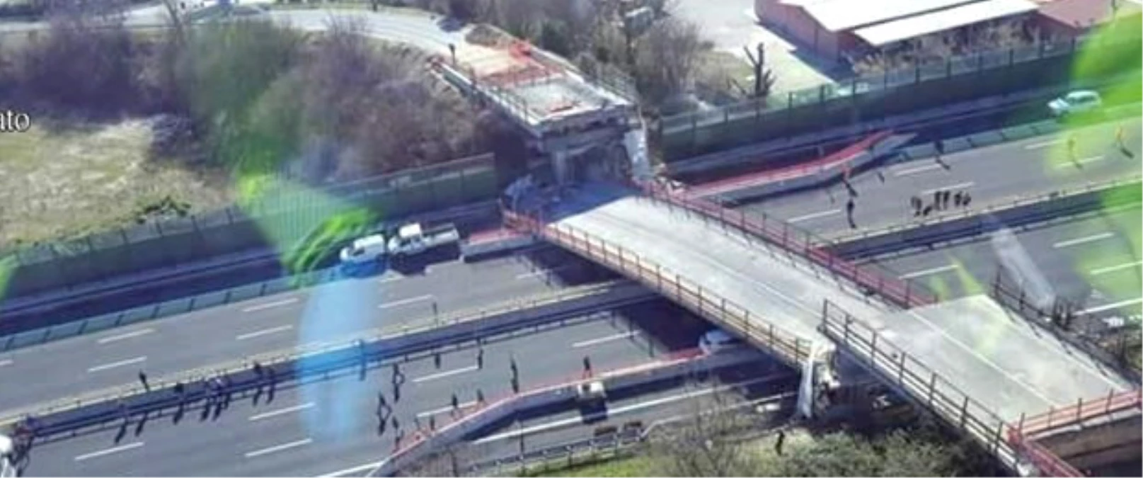 İtalya\'da Otoyol Üzerindeki Köprü Çöktü: 2 Ölü