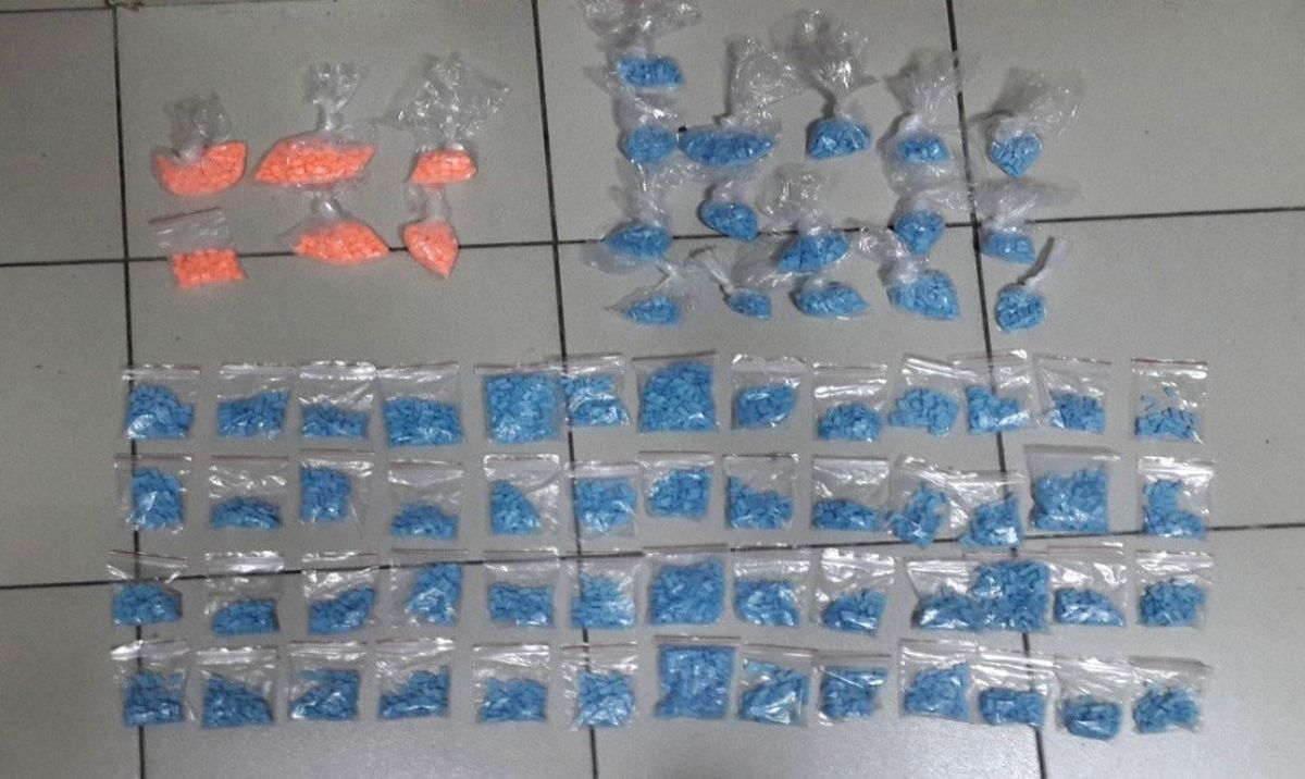 Izmir\'de Zehir Tacirlerine Operasyon