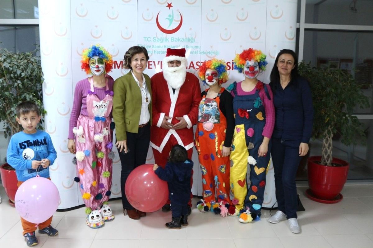Kemer Devlet Hastanesi\'nde Sinema Gösterimi Devam Ediyor