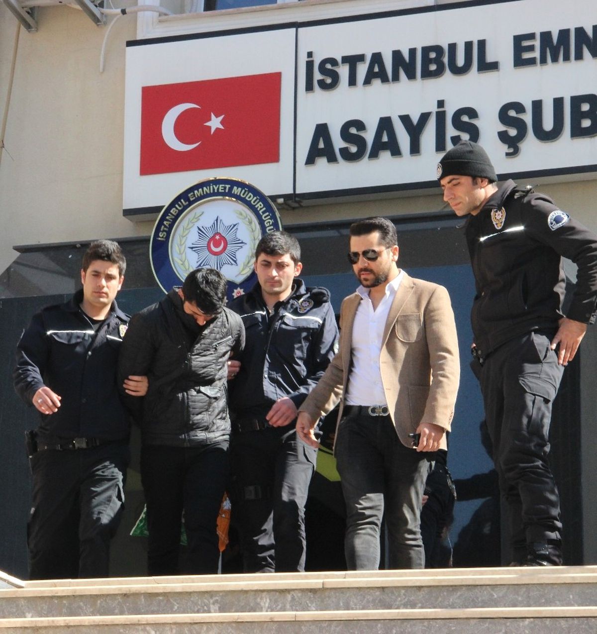 Kendilerini \'Polis\' Olarak Tanıtan Gaspçılar Yakalandı