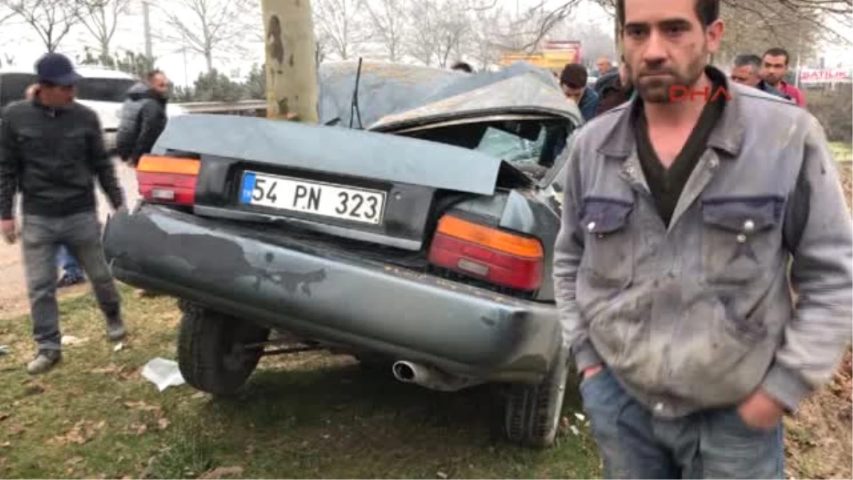 Kocaeli Ağaca Çarpan Otomobil Ikiye Katlandı: 1 Ölü, 1 Yaralı