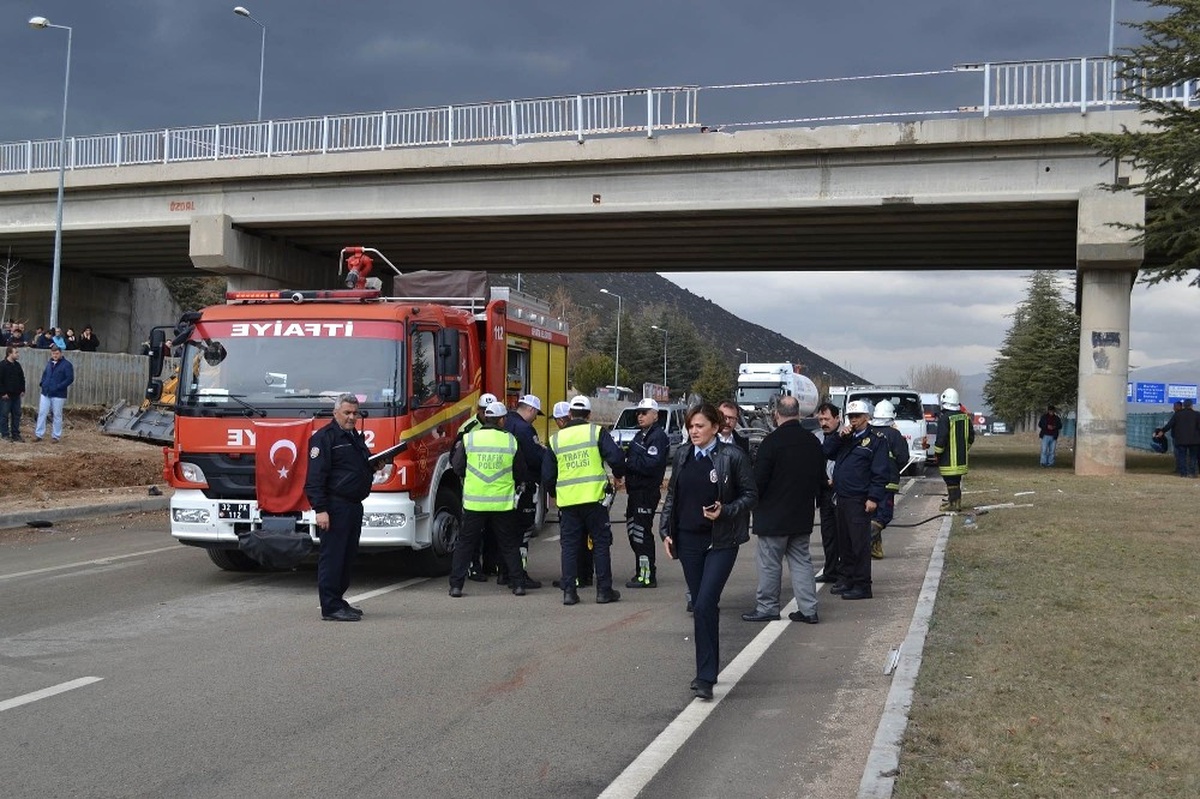 Kontrolden Çıkan Kamyonet Yayalara Çarptı: 1 Ölü, 3 Yaralı