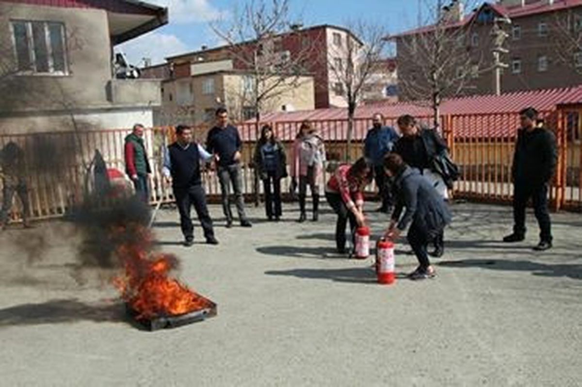 Kulp\'ta Eğitimcilere Yangın Eğitimi Verildi