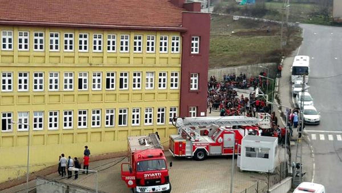 Lisede Yangın Paniği