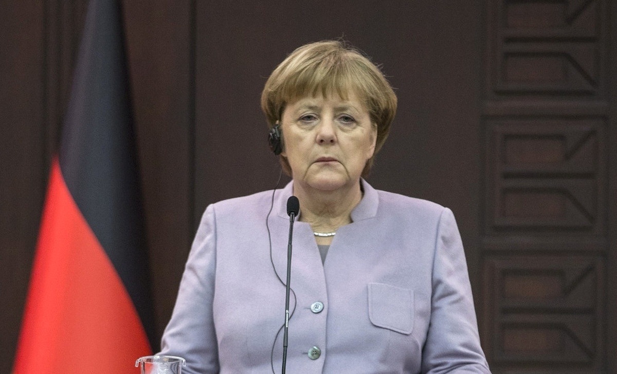 Merkel "Nazi" Benzetmesine Bozulmuş