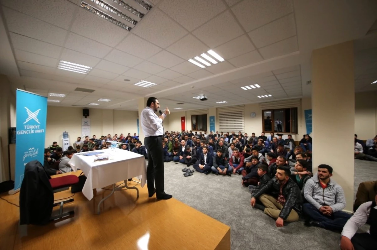 Mustafa Akış, Gençlere Yeni Cumhurbaşkanlığı Sistemini Anlattı