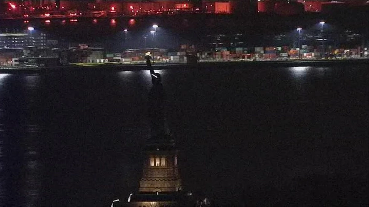 Özgürlük Anıtı Elektrik Kesintisi Nedeniyle Karanlığa Büründü